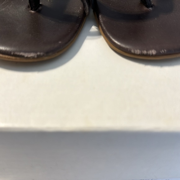 Ann Taylor Loft brown kitten heeled sandals with cream stitching. Size 7.5 - Picture 5 of 8